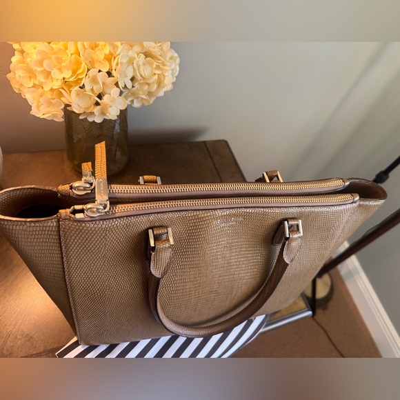 Henry Bendel  embossed leather Tote Bag - Picture 6 of 11